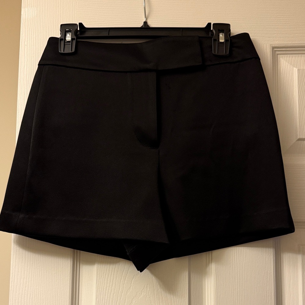 Alice + Olivia Black Women's Skorts